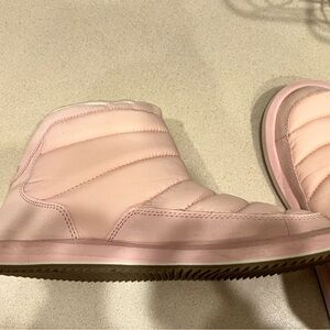 SANUK light pink booties
